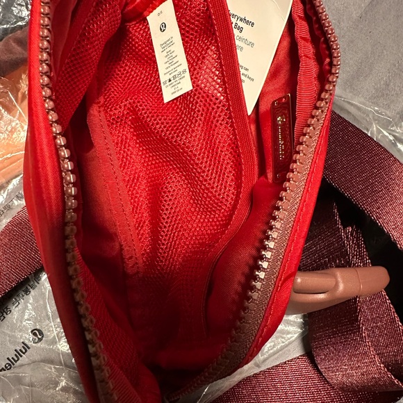 Lululemon Everywhere Belt Bag 1L In Dark Red/Gold Logo - Picture 6 of 7